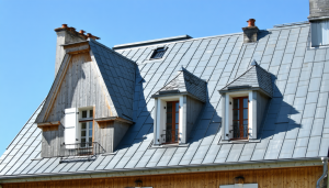 Rénover ou construire une toiture représente un investissement majeur pour tout propriétaire. En 2025, le prix moyen au mètre carré d&rsquo;une toiture varie largement en fonction du type de matériaux, de la complexité du chantier, et de l’emplacement géographique. La [&hellip;]